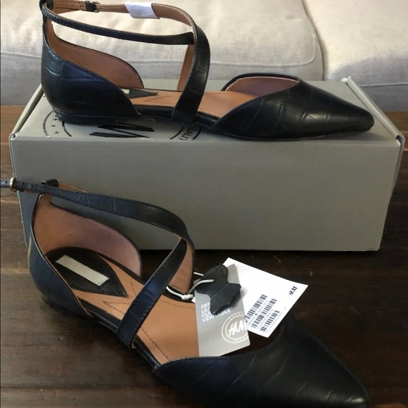 NWT LEATHER cross strap flats in black - Picture 5 of 9